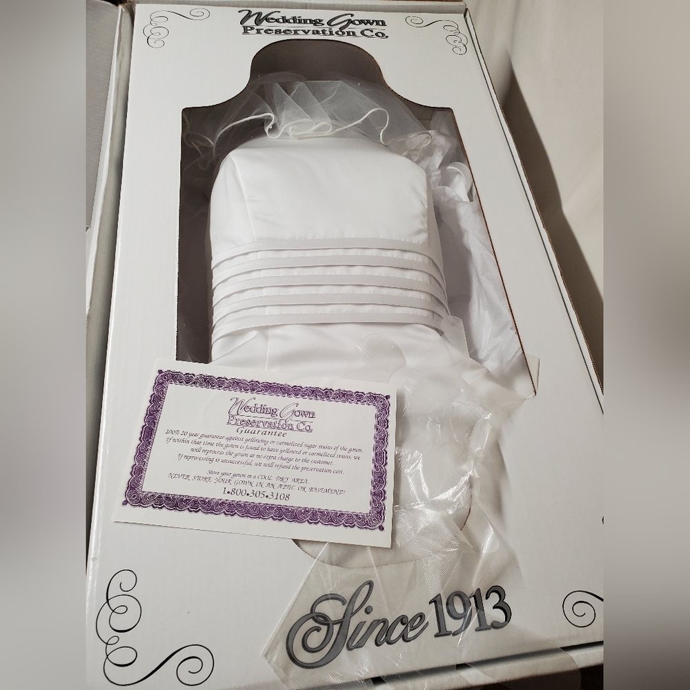 Wedding Dress and Vail Size 12/14